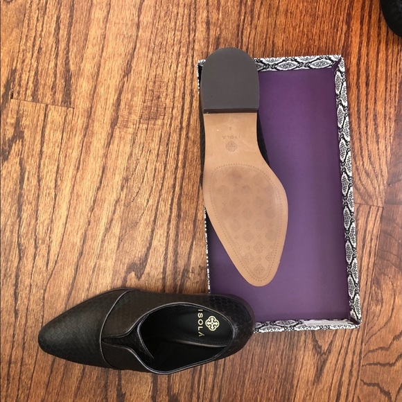 Flat Shoes - Picture 3 of 4